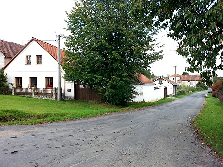 kostelec-naves-450-388